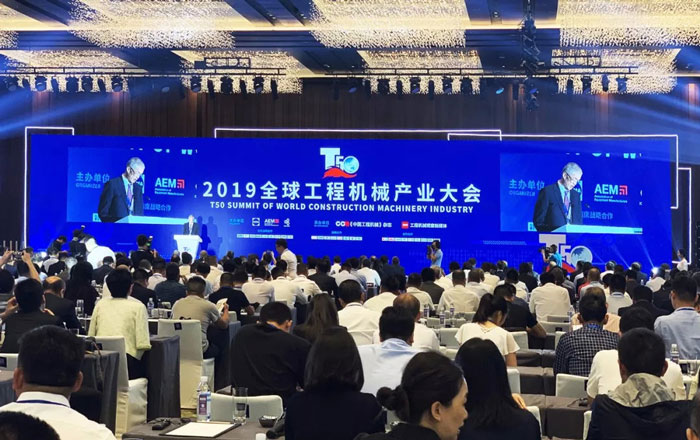 双喜临门！乐竞手机站·官方版在线囊括两项工程机械行业大奖